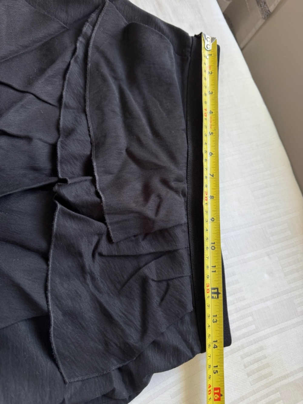 BCBG MAXAZRIA, Size 4, Black - Picture 7 of 9